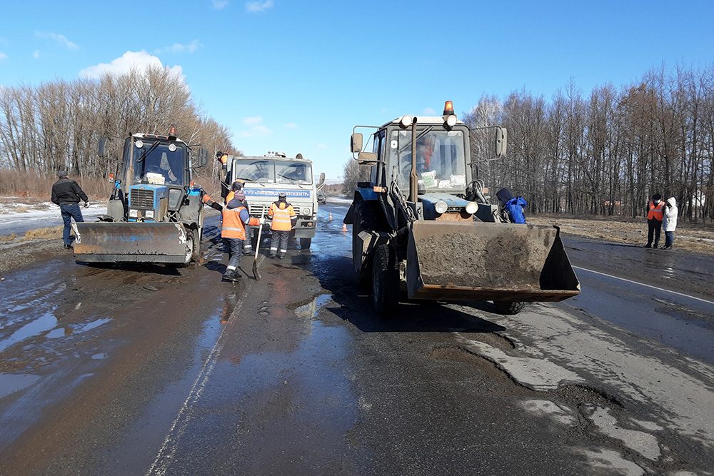 Аварийный ремонт дорог ведётся во всех районах Липецкой области Аварийный ремонт дорог ведётся во всех районах Липецкой области